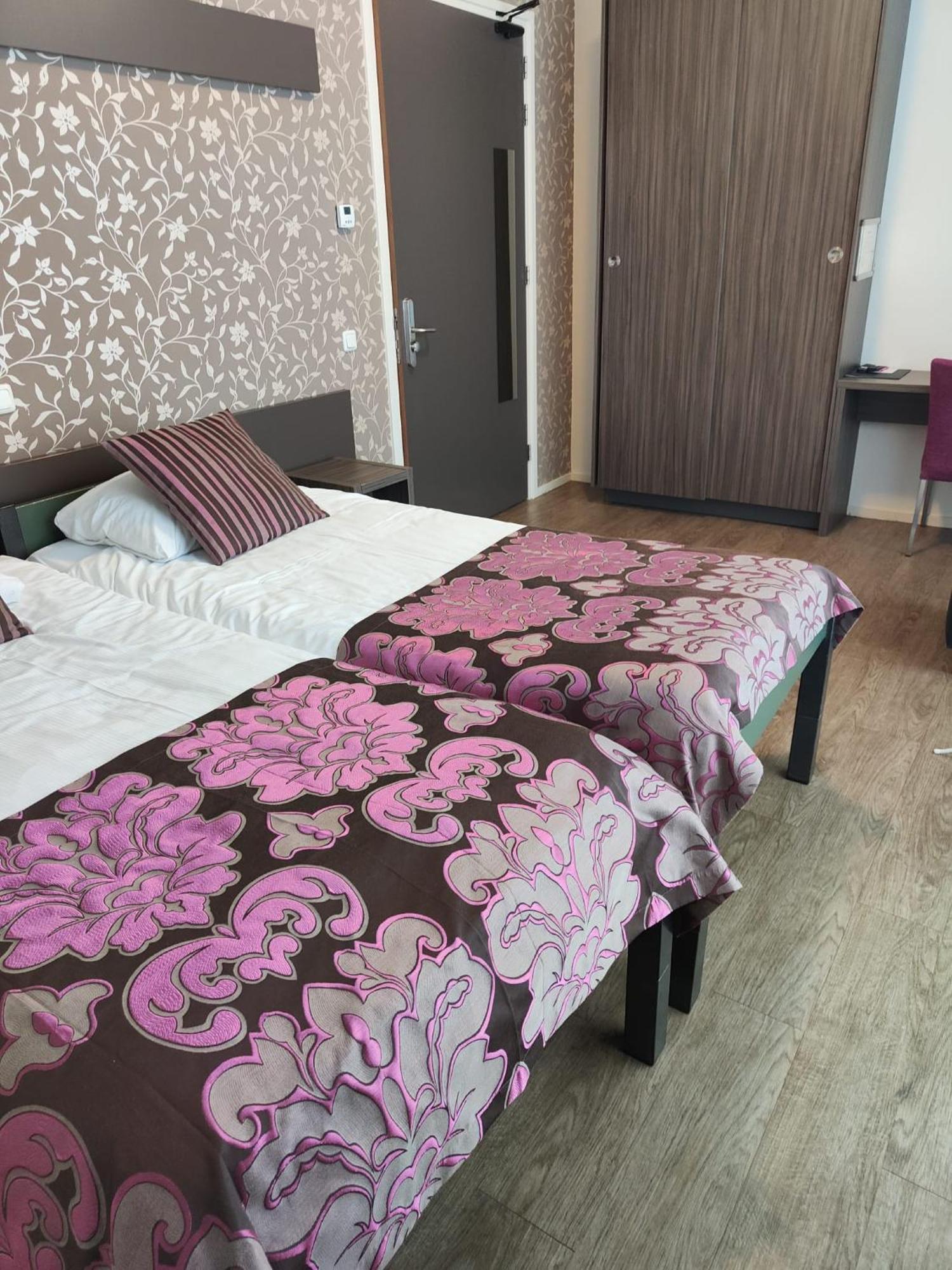 B&B Hotel De Vrije Vogel Elsloo  Экстерьер фото